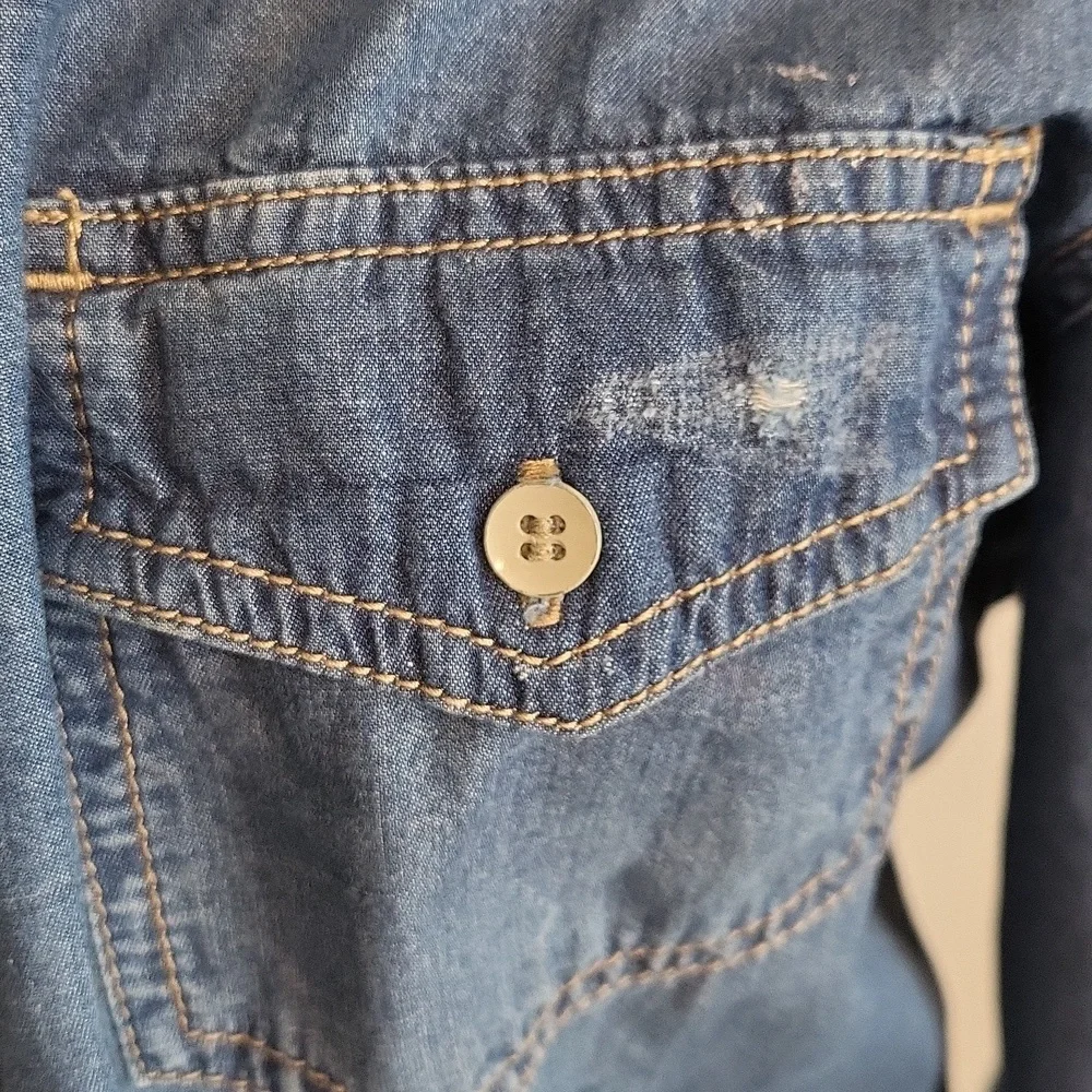 Reitmans denim shirt - Picture 3 of 14